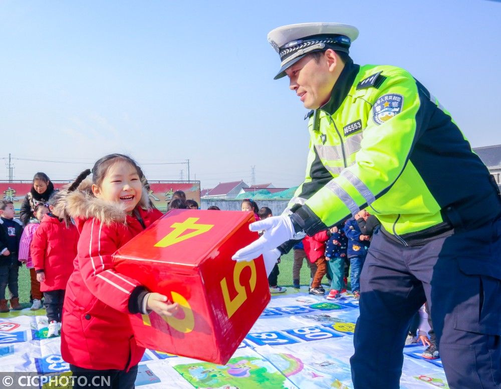 济技术开发区何庄幼|江苏如皋：交通安全课堂进校园