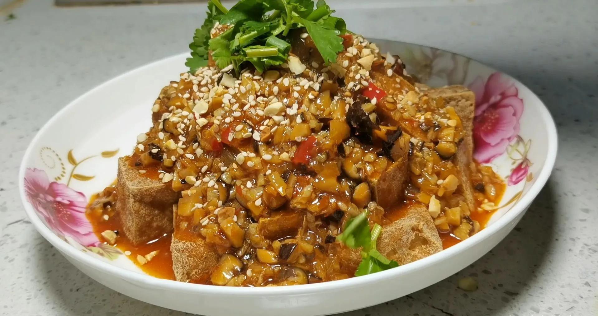 街边小吃浇汁豆腐的做法,外焦里嫩,越吃越香,再多都吃不够