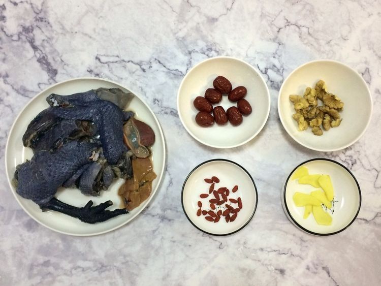 熬一锅核桃红枣乌鸡汤,过个热气腾腾的冬天