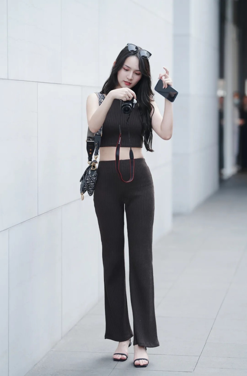 紧身裤 格外养眼又御姐范十足的穿搭,充满活力和魅力,散发出耀眼的光芒