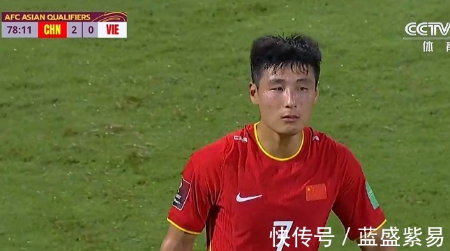 越南|2-0到2-2再到3-2!国足拒爆冷,武磊补时绝杀!单场2球击败越南!