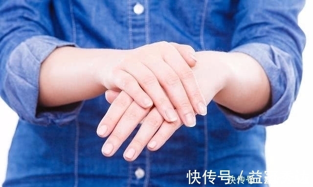 指甲|肝好的人,手上大多没有3个“标记”,若你也这样,恭喜了