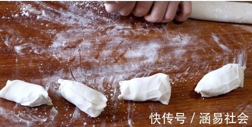 花椒粒|一碗面粉，2个萝卜，教你做好吃的萝卜丝饼，爱吃萝卜的快收藏