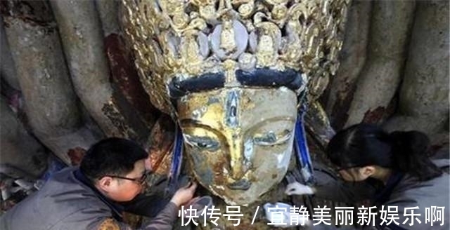 工人修复千手观音像,无意触碰机关发现碑文,完工那一天集体痛哭