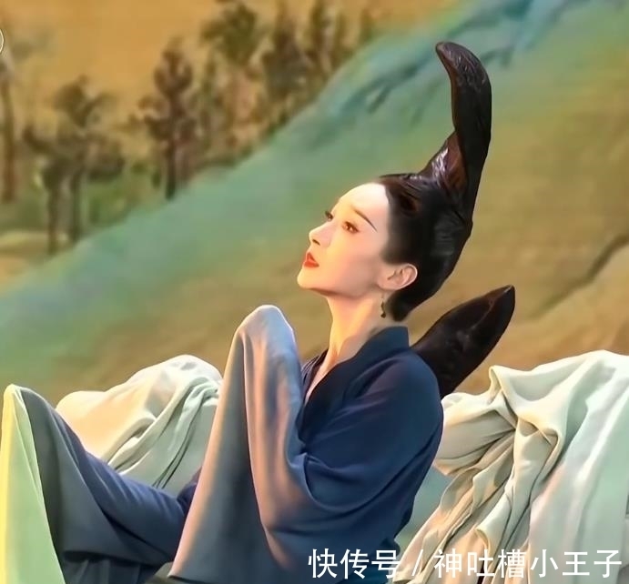 王希孟@春晚版《富春山居图》,和《千里江山图》歌舞相遇,美得太不一样