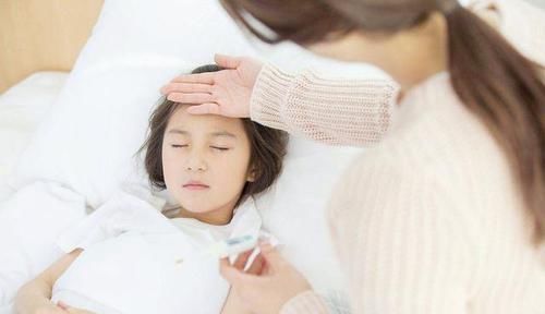 耳光|宝宝出生后笑得可爱,医生反手扇两个耳光,宝妈得知原因连忙道谢