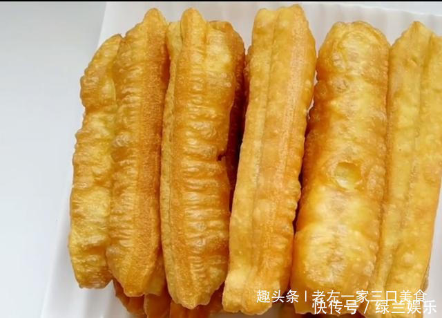 炸油条,传统老配方不用鸡蛋不用酵母,让您找回小时候的味道