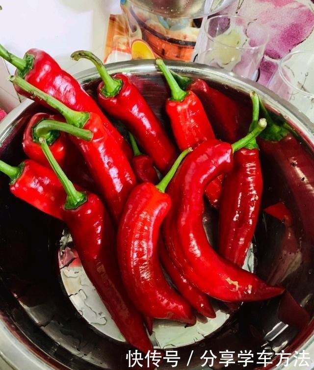 辣酱再也不用买,自制的香辣酱,朋友吃过以后,从我家带走一大瓶
