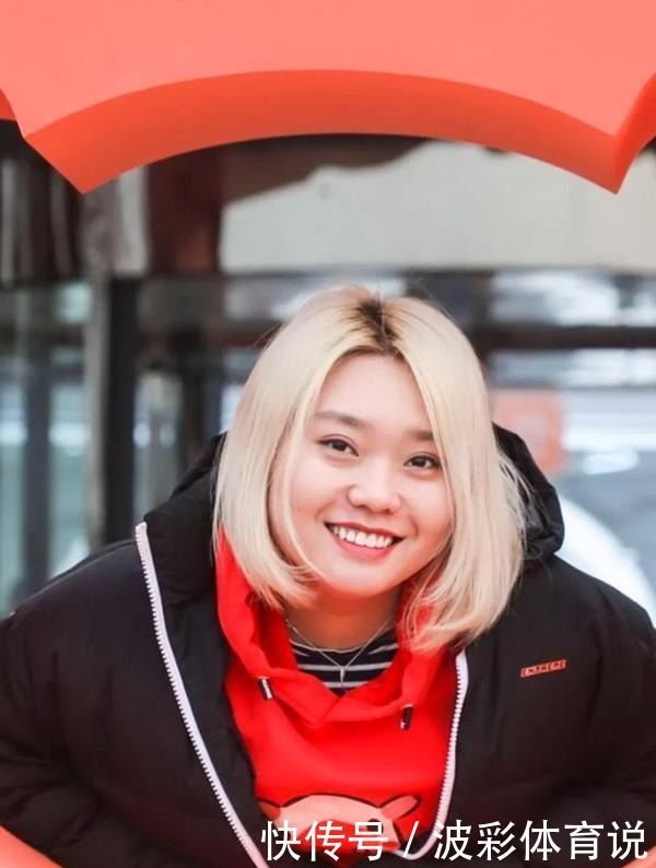 才说几个月脱口秀的李雪琴有望夺冠,可让别人笑的时候她心却在哭