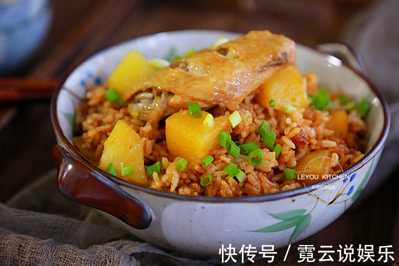 夏天的懒人焖饭,不用炒,所有料直接下锅,鸡翅嫩滑,米饭入味