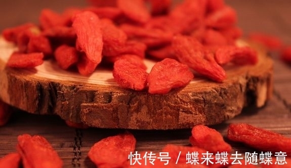 女性|枸杞和此物一起吃,气血足了,睡眠好了,女性不想一脸皱纹可试试
