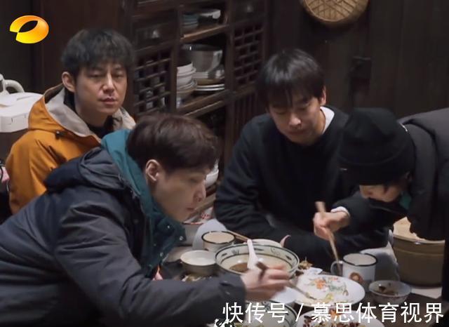 自律多可怕？面对美食诱惑，彭昱畅吃了4碗半米饭，张艺兴？半碗