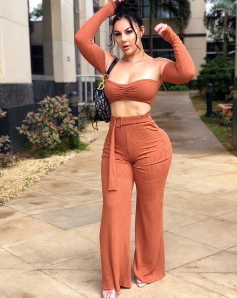 模特|她是132斤的大码模特,妖艳身材,让无数男人拜倒在她的包臀裙下