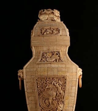 下腹部#收藏精品,牙雕麒麟龙纹大赏瓶一对