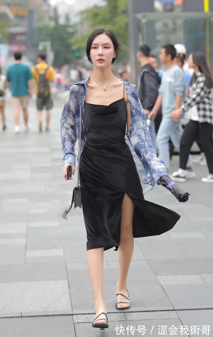 美女|街拍:长得真好看,美腿的苗条性感美女