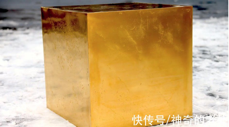 黄金立方体|德国艺术家在纽约创作“黄金立方体”，纯金打造价值7600万人民币