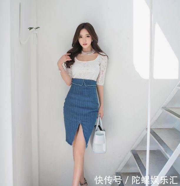 美女紧身裙的搭配穿出曼妙的身材,更显年轻漂亮!