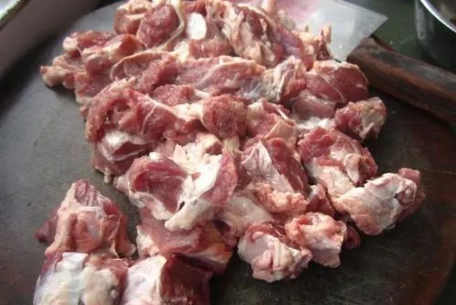 冬天多吃牛肉馅包子,鲜香营养高,教你调馅技巧,好吃不腻特解馋