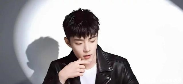 北京卫视 肖战放弃主持选择唱歌,纯属无奈之举,话剧《如梦之梦》是主因