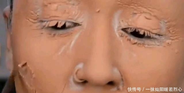 作死|“作死”女子在脸上涂抹百层粉底,结果让她后悔不已
