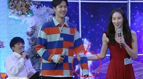 王一博錄節(jié)目被嘲太膚淺?被女嘉賓選中做舞伴后,手上全是細(xì)節(jié)