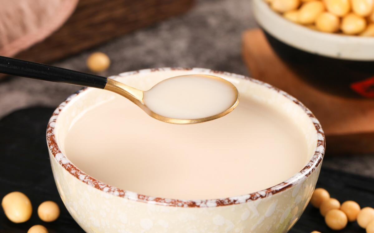 打豆浆时,用生豆还是熟豆?多做一步,豆浆又香又浓,还没残渣