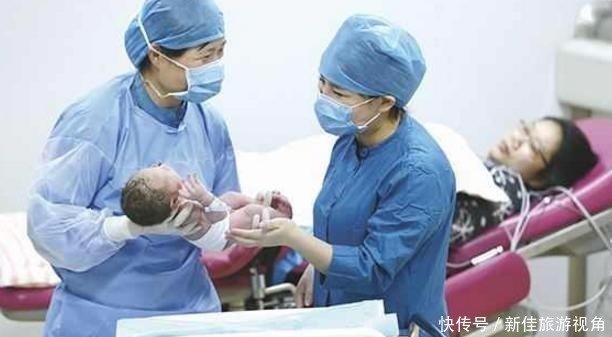 孩子|新生宝宝对妈妈笑,却被护士直接打了一巴掌,妈妈知道后连连道谢