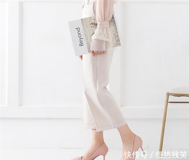 拉长|尖头的细高跟鞋修饰出迷人长腿,可以很好的拉长身姿