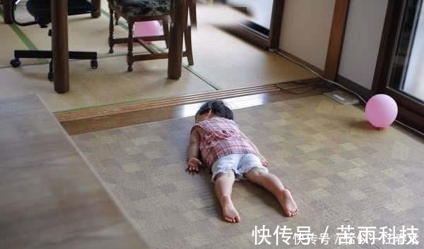 宝宝|妈妈在网上晒出宝宝睡觉的样子,有几张你可能受不了