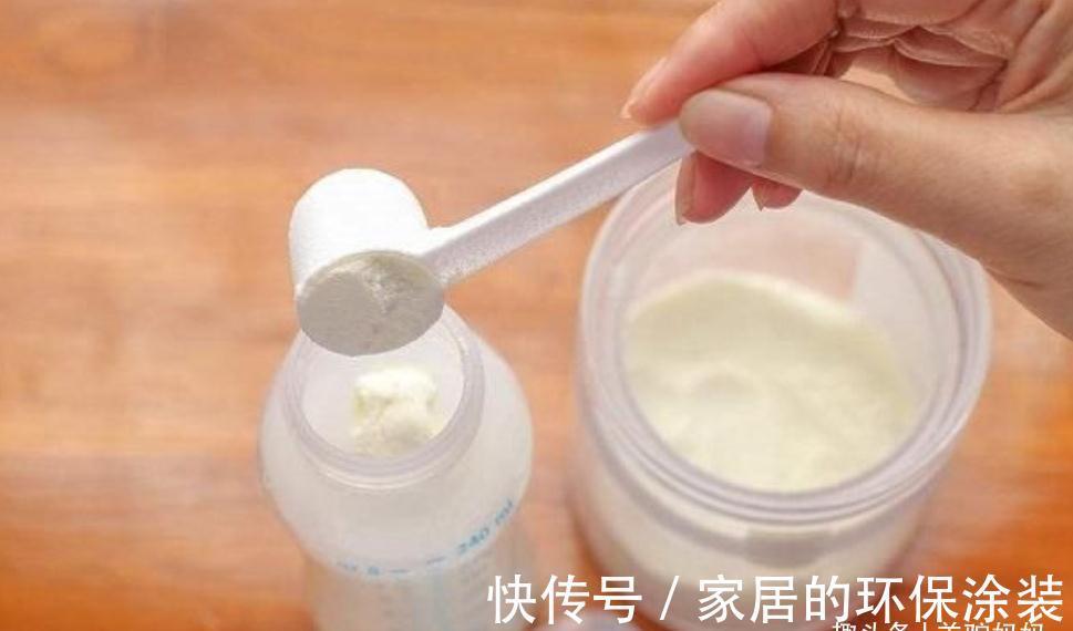 父母|用“菜汤”给宝宝冲奶粉能“清火”?父母别再犯傻,这行为很伤娃
