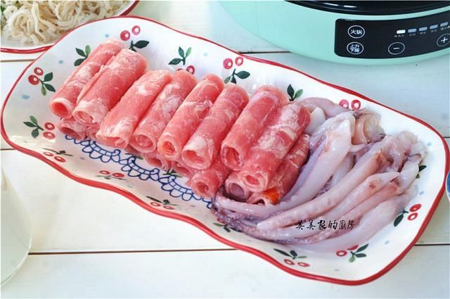 中秋|周末，招待朋友吃火锅，夹菜那一刻，大家惊呆了：这火锅，绝了