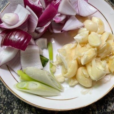 大葱|大厨教我的干煸肥肠的做法,果然好吃到没朋友