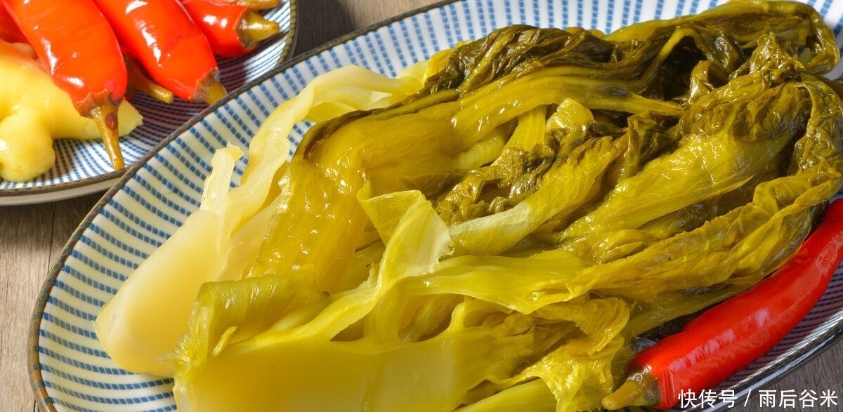 好吃|淘米水腌酸菜,记住1菜2缸3石头,7天就变酸,越放越酸越好吃