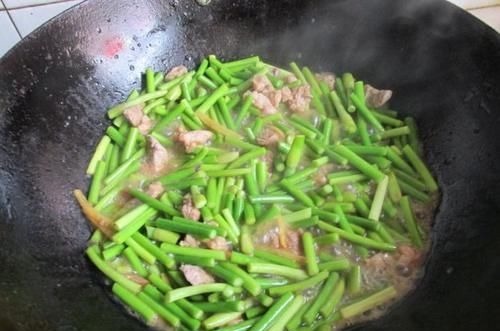 爱吃蒜苔的人要留意了,我也是今天才知道,抓紧告诉身边的人