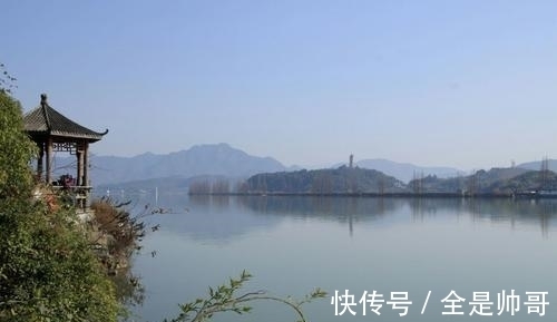 惆怅@许浑羁旅思归,惆怅地吟诵了一首五律,结尾两句更显出人意表