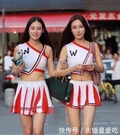 街拍美女小姐姐闺蜜行,这样出风头,能考虑一下路人的感受吗