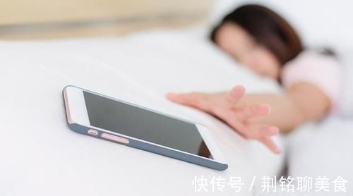 畸形|妻子怀孕丈夫要求邻居关掉wifi,邻居孩子硬核回怼,网友:太刚了