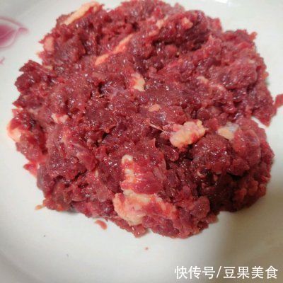  这道芹菜炒牛肉，超级简单，绝对下饭