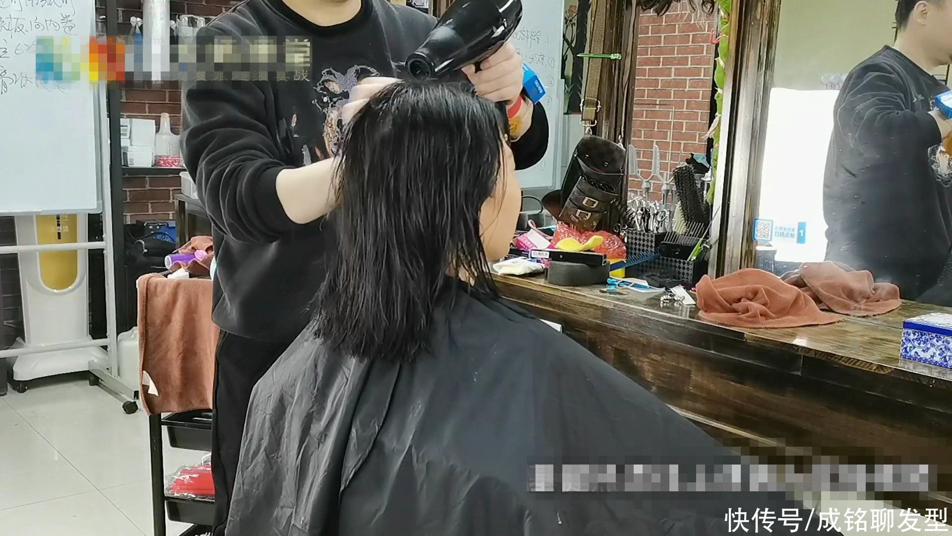 年过五十发量少怎么烫减龄？摩根烫+螺旋卷，蓬松洋气又显发量多