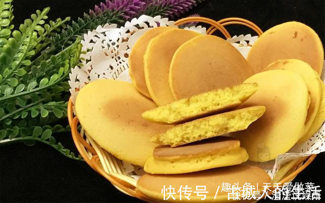 电饼铛|两个鸡蛋，一杯玉米粉，教你做香甜松软玉米饼，孩子们抢着吃