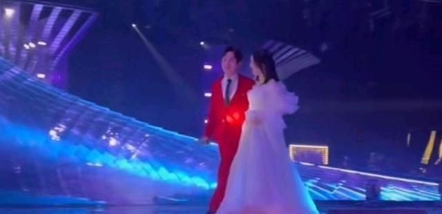 《快乐大本营》宣告停播，主持人只剩何炅一人，其余四人状况如何