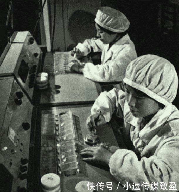 上海手表厂|70年代的老照片三转一响时代的上海手表厂