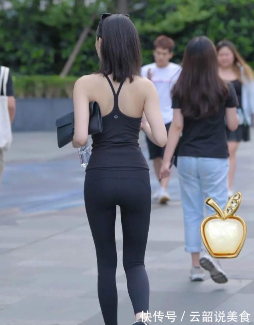 细节感 蜂腰削背的打底裤美女,远观有型近赏有“味”!