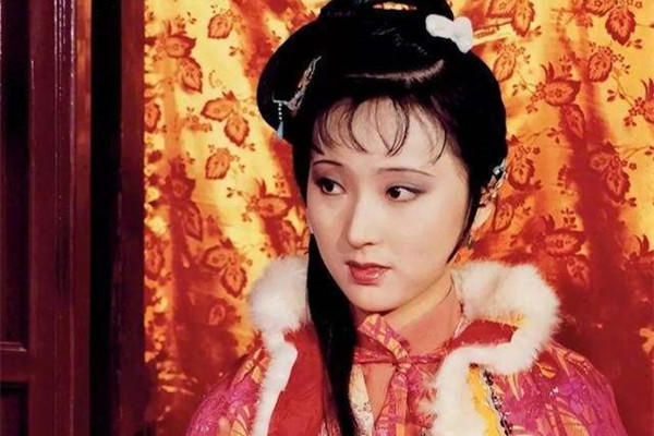 史家!史湘云全家做针线,是穷困潦倒?贾母在枕霞阁的生死劫:打脸宝钗