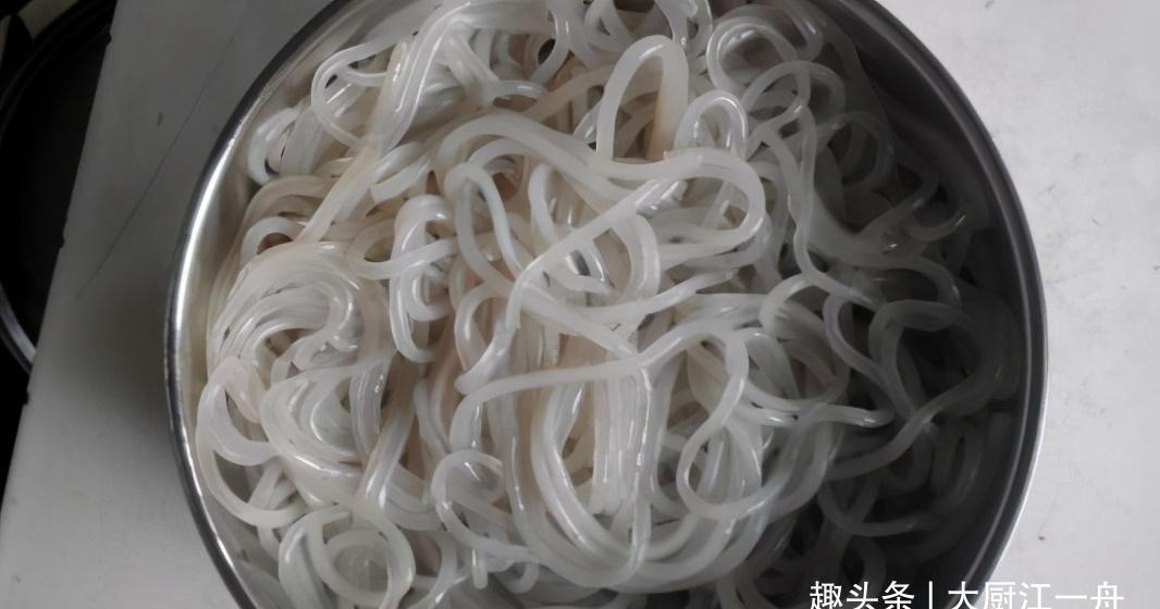 粉条|白菜炖粉条,做好吃可不简单,教你饭店独特做法,比吃肉还过瘾