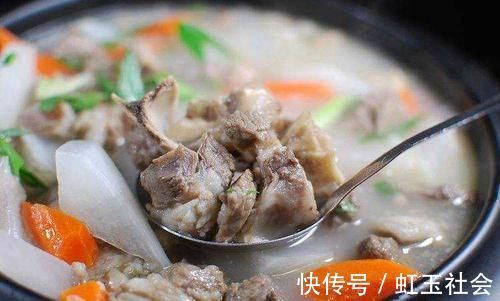 炖羊肉,香料越多越难吃,只放3样就够了,羊肉不膻,汤汁鲜美