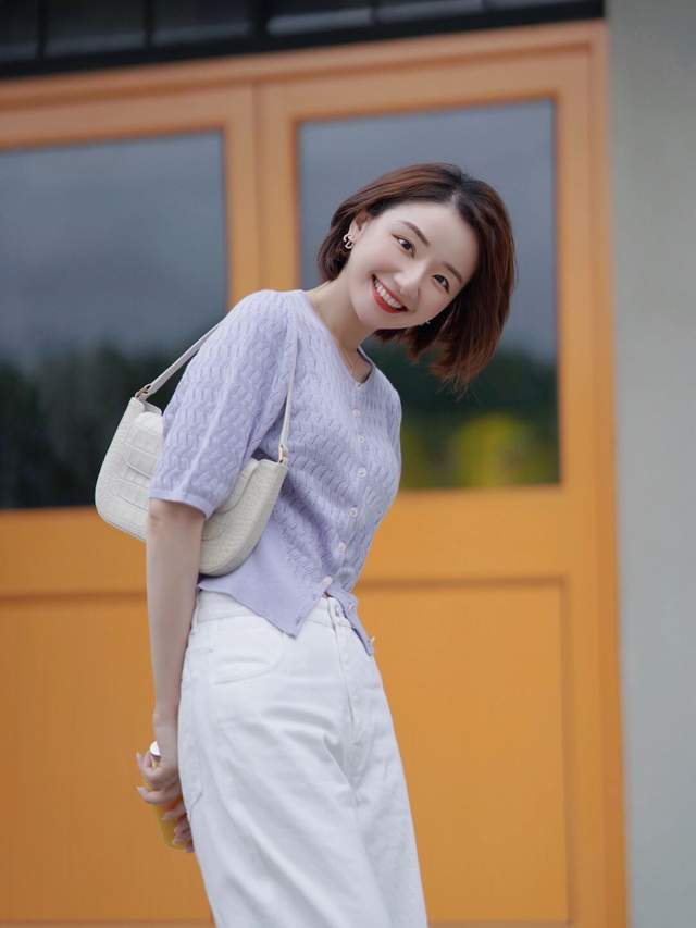 女孩子|秋季,针织衫配半身裙高级洋气,让你可咸可甜,秒变初恋女友模样