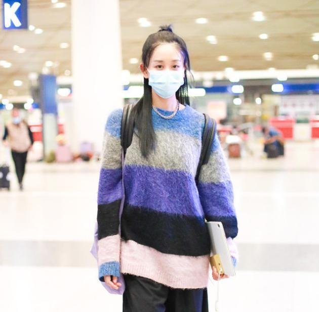 黑色阔腿裤的穿搭亮点，小姐姐这么穿，时尚又美丽