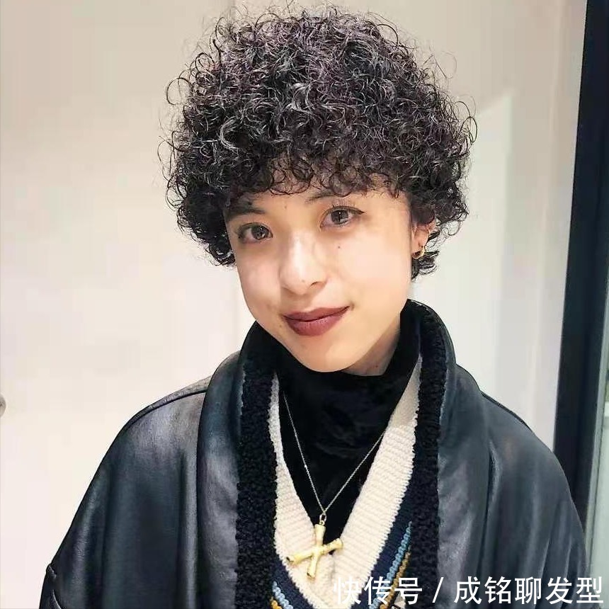 烫发|短发别再烫“满头卷”了,今年流行摩根纹理烫,时尚减龄又美颜