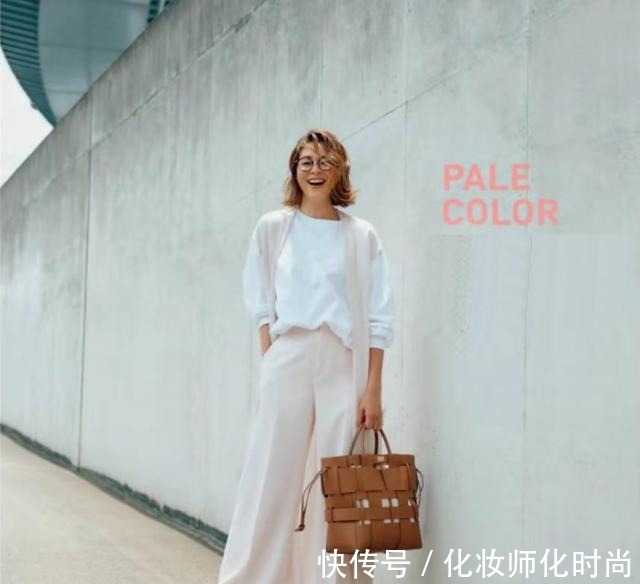 时髦 凭什么早秋一定穿奶茶色我偏不!最时髦的“亮色配色”,大爱啊!